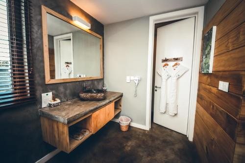 Chamarel Mountain Chalets — Bathroom
