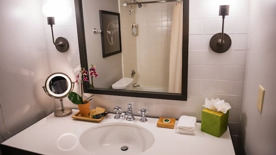 Chaminade Resort Spa — Bathroom