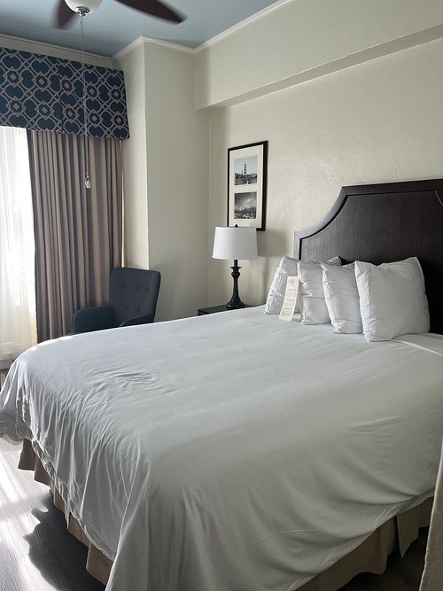 Chancellor Hotel on Union Square San Francisco California — Guest room