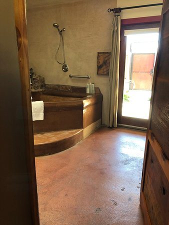 Charles Hot Springs Resort — Bathroom