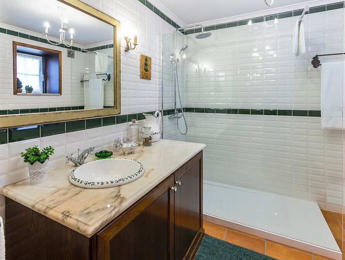 Charming Antas House — Bathroom