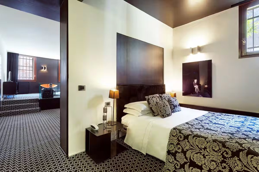 Charming House IQs — Guest room