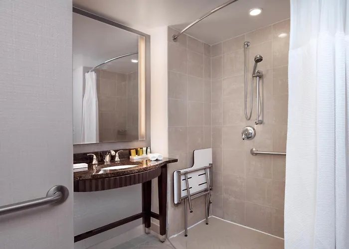 Chase Apartments at Light Street Baltimore Inner Harbor Convention Center — Bathroom