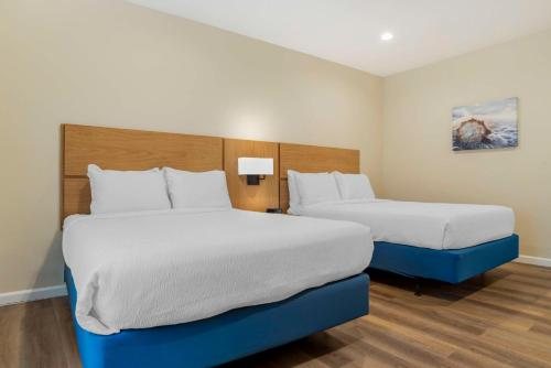 Chateau Beachfront Hotel A By The Sea Resort — Guest room