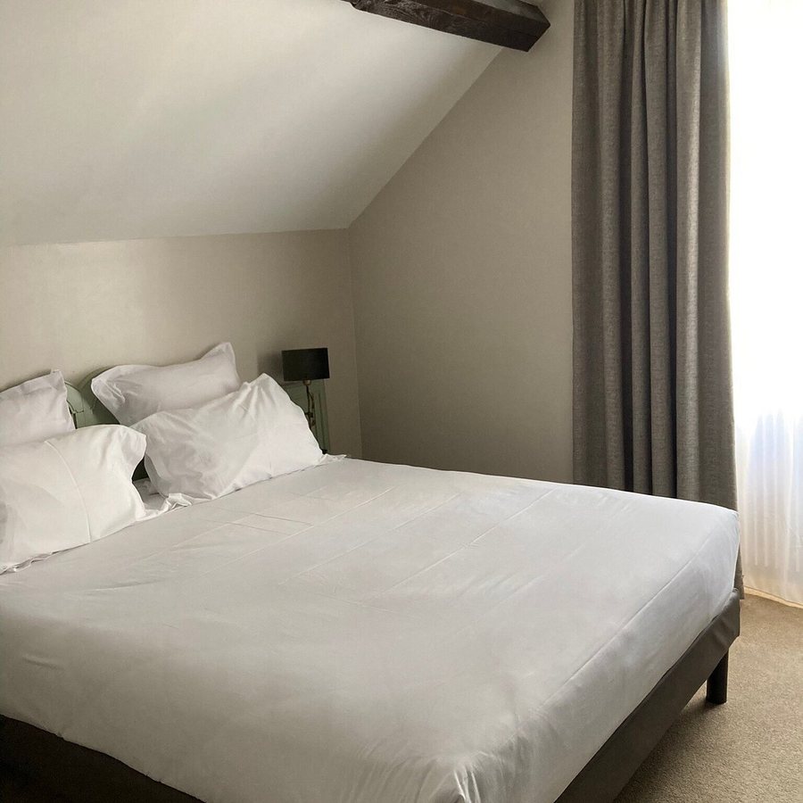 Chateau De Fontanges — Guest room