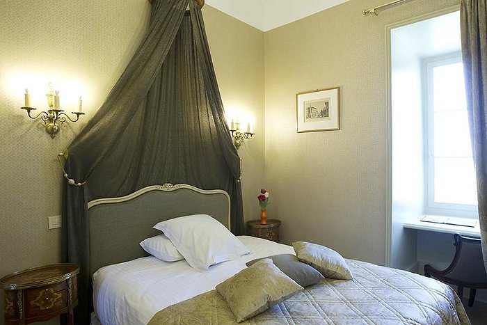 Chateau De Pray — Guest room