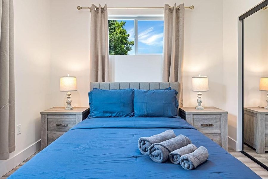 Chateau de Soleil Los Angeles California — Guest room