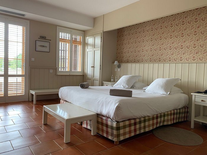 Chateau des Vigiers — Guest room