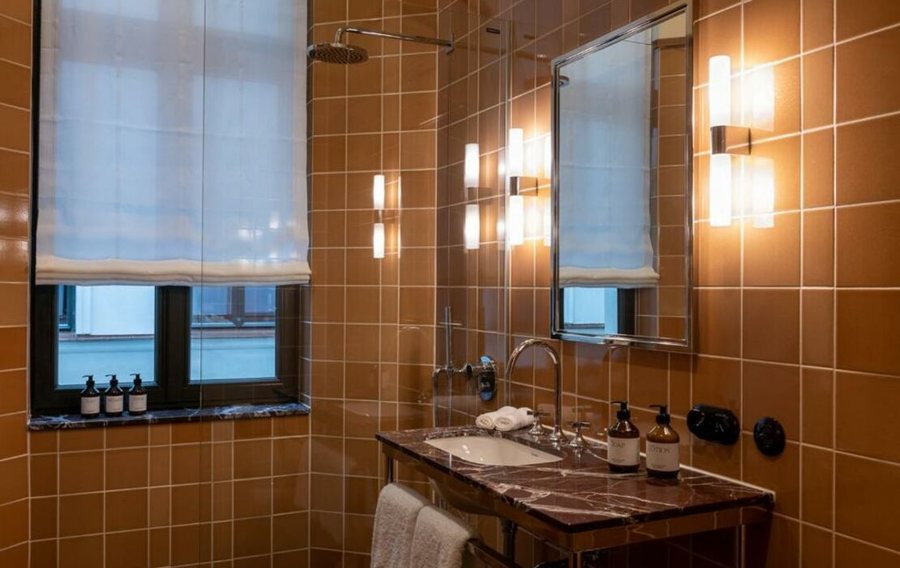 Chateau Royal Berlin — Bathroom