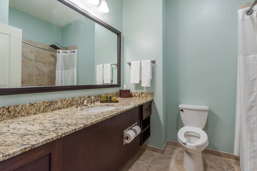 Chateau Saint Denis Hotel — Bathroom