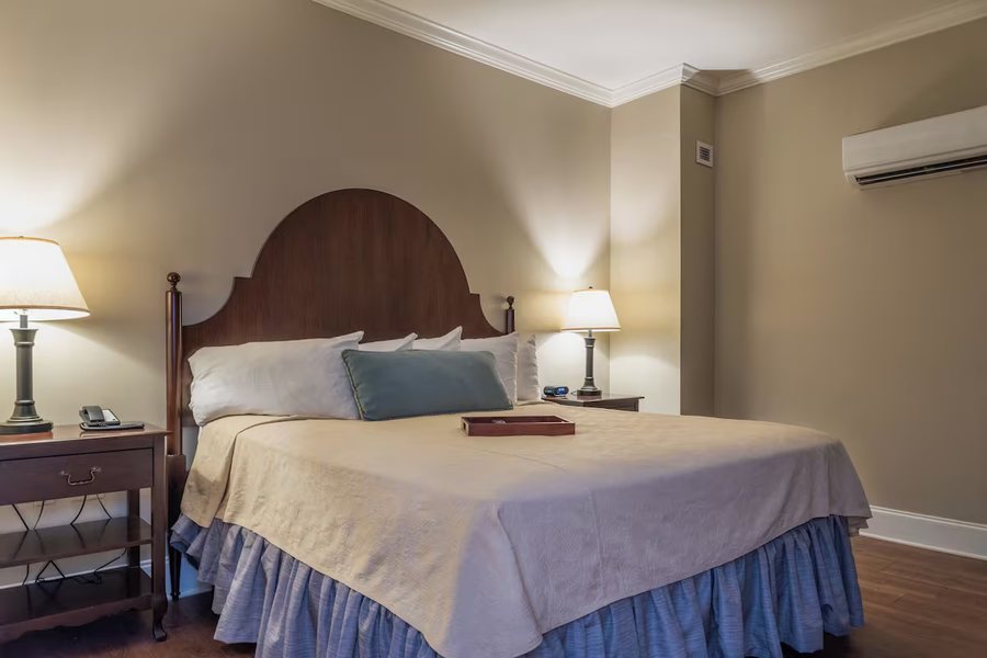 Chateau Saint Denis Hotel — Guest room