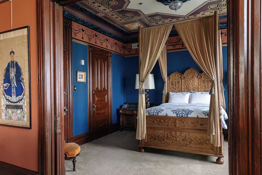 Chateau Tivoli Bed Breakfast — Guest room