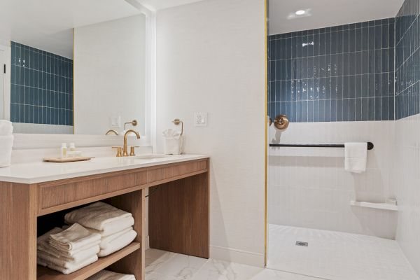 Chatham Guest Rooms — Bathroom