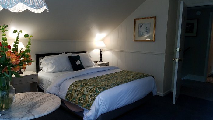 Chatham Hills — Guest room