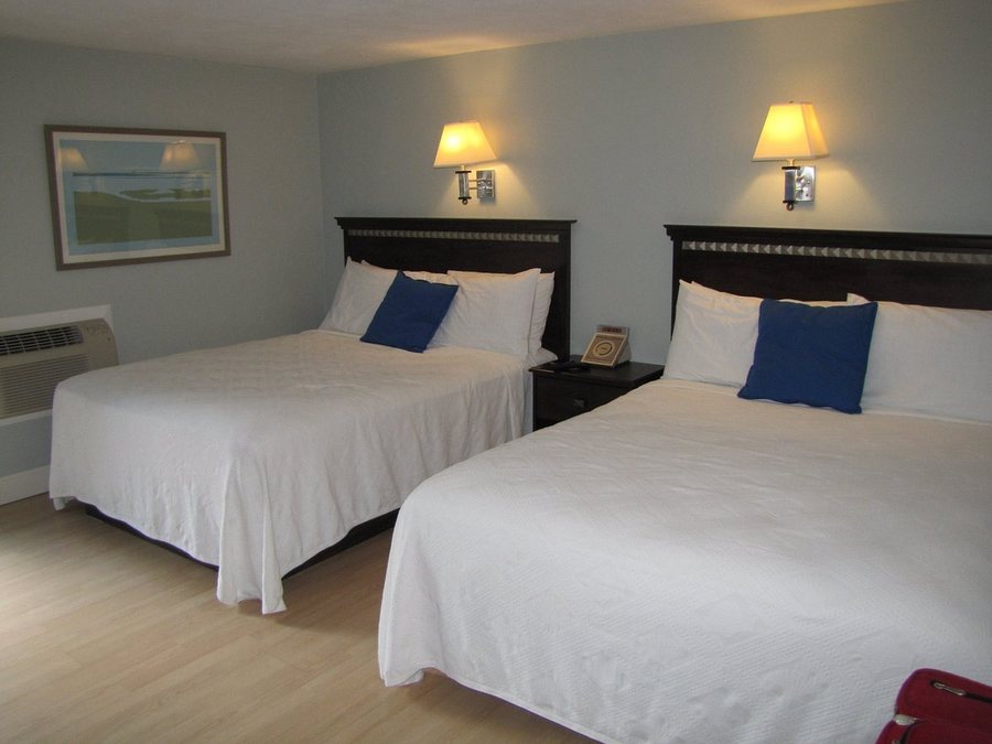 Chatham Seafarer Inn — Guest room