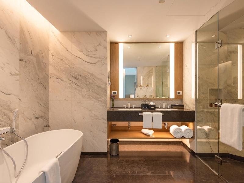 Chatrium Grand Bangkok — Bathroom