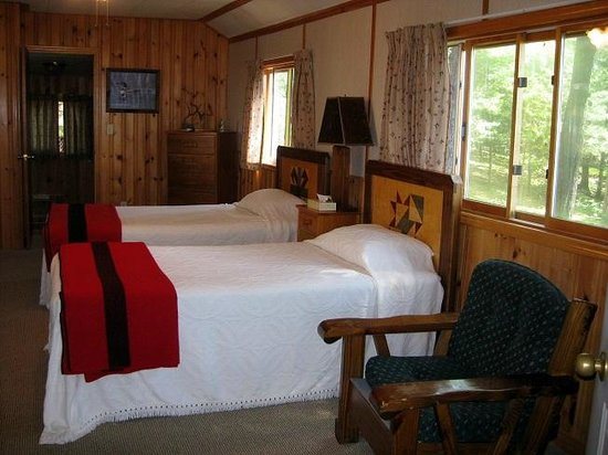Chaudiere Lodge — Guest room