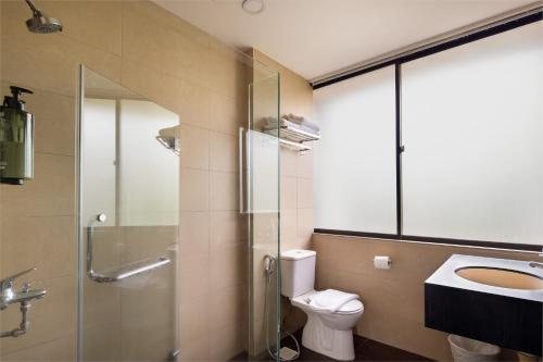 Check Inn Little India — Bathroom