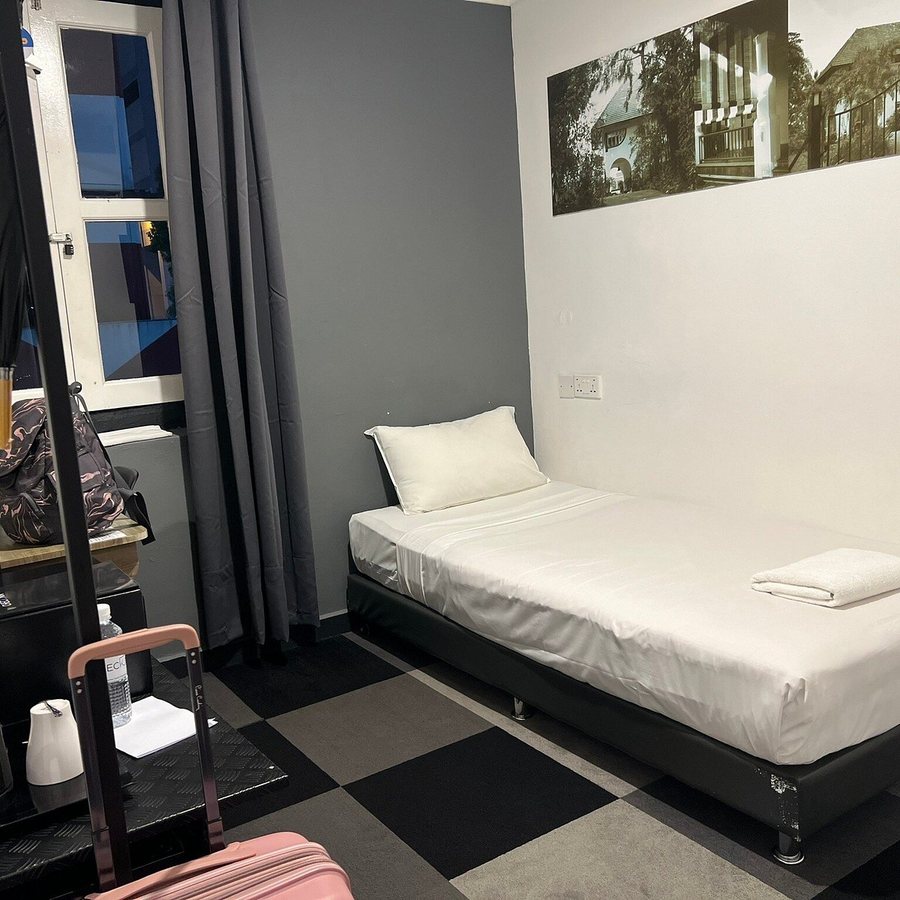 Check Inn Little India — Guest room
