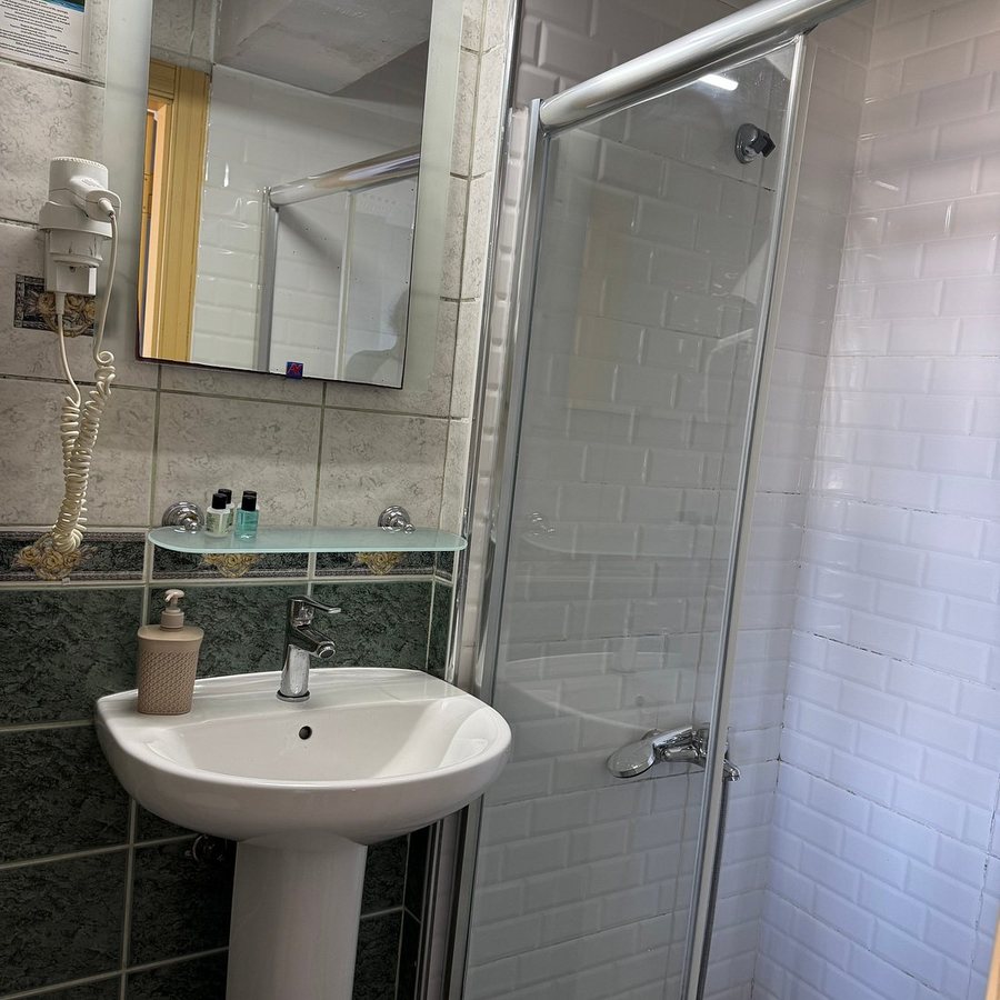 Cheers Hostel Istanbul — Bathroom