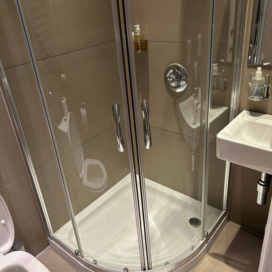 Chelsea Guest House — Bathroom