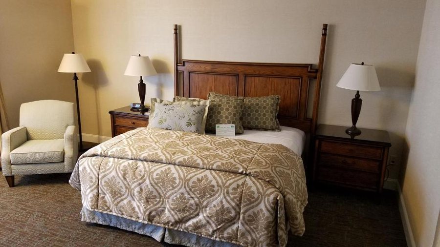 Chelsea Inn — Guest room