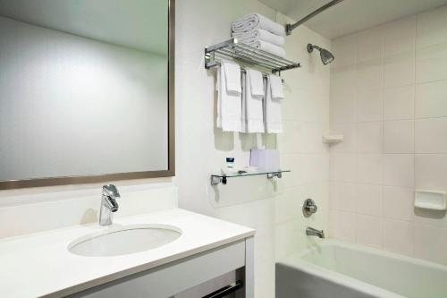 Chelsea Pines Inn New York City New York — Bathroom