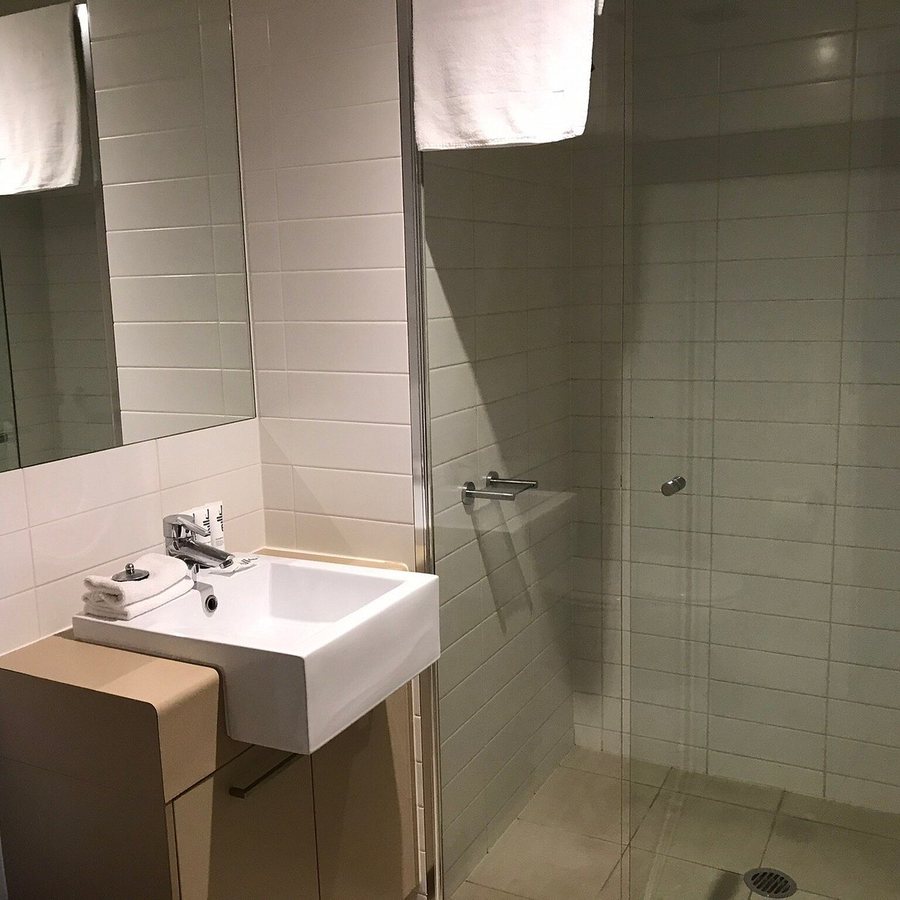 Chermside Motor Inn — Bathroom