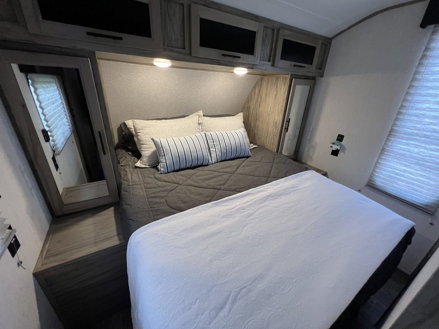 Cherokee Family Adventures RV Resort — Guest room