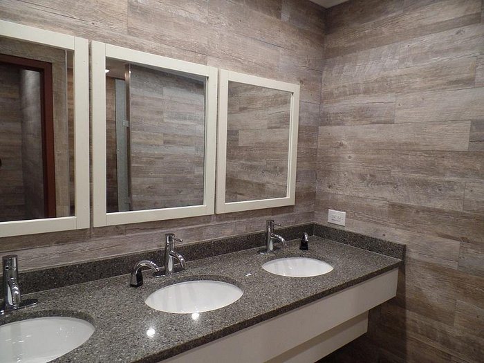 Cherokee Great Smokies Koa Holiday — Bathroom