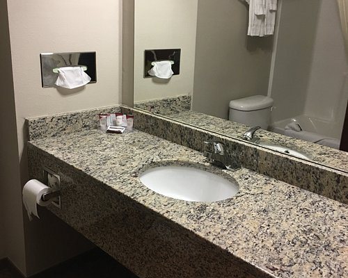 Cherokee Lodge — Bathroom