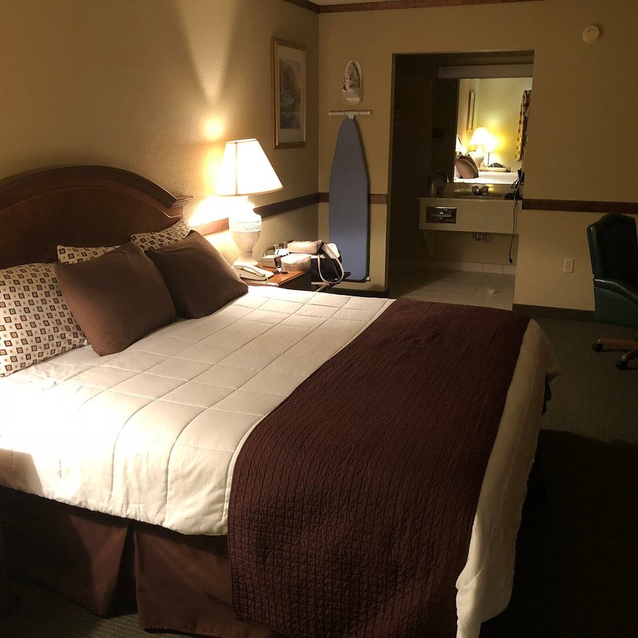 Cherokee Lodge — Guest room
