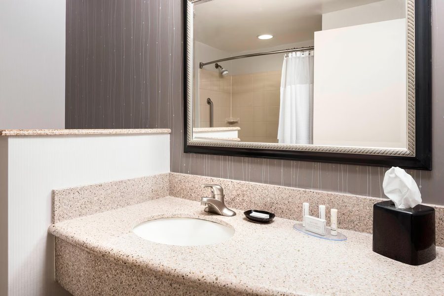 Chesnut Cottage Inn — Bathroom