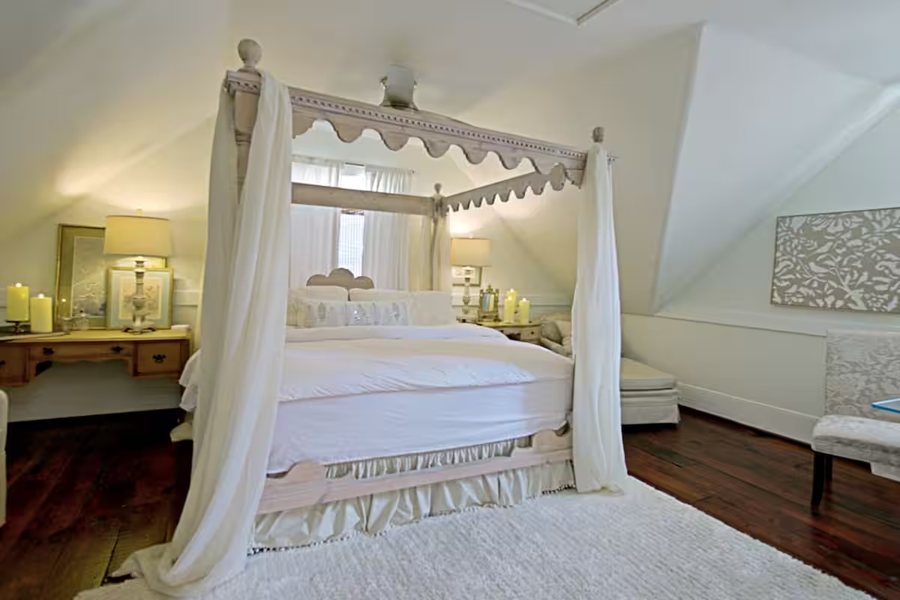 Chesnut Cottage Inn — Guest room