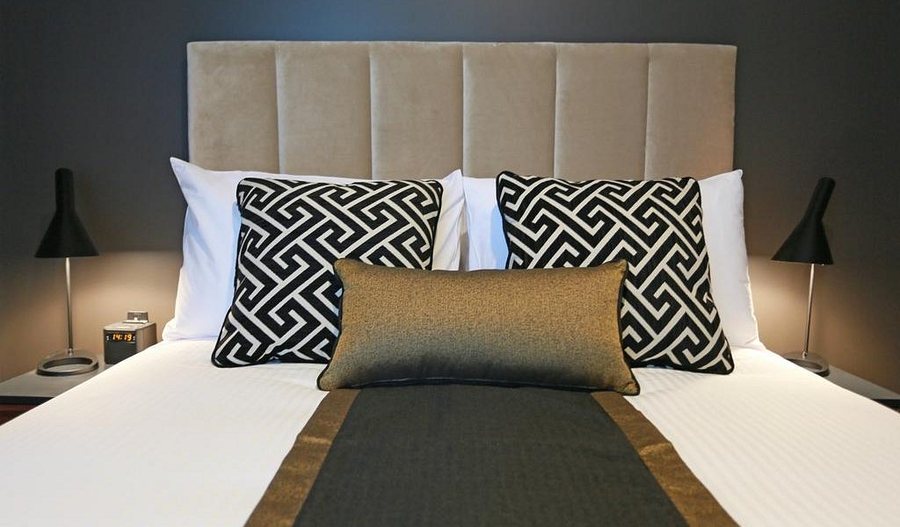 Chester Hotel — Guest room