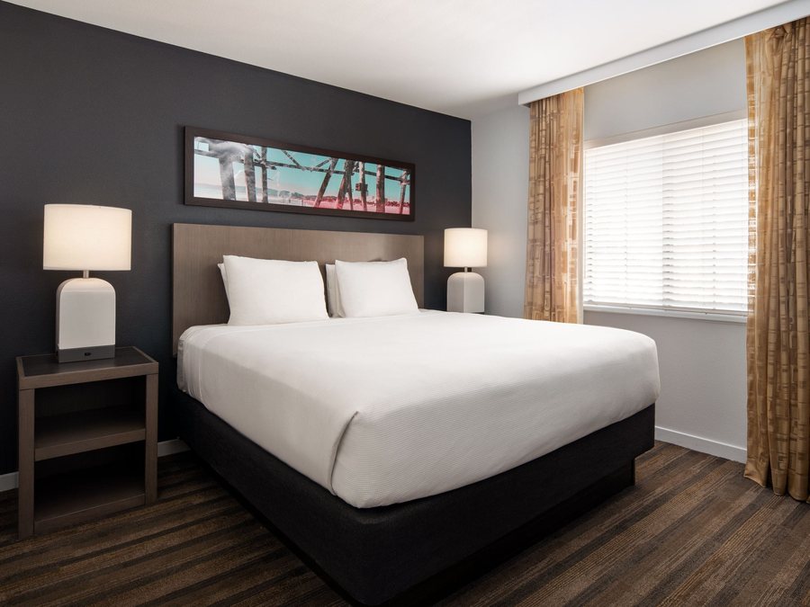 Chestnut Place Luxury Suites — Guest room