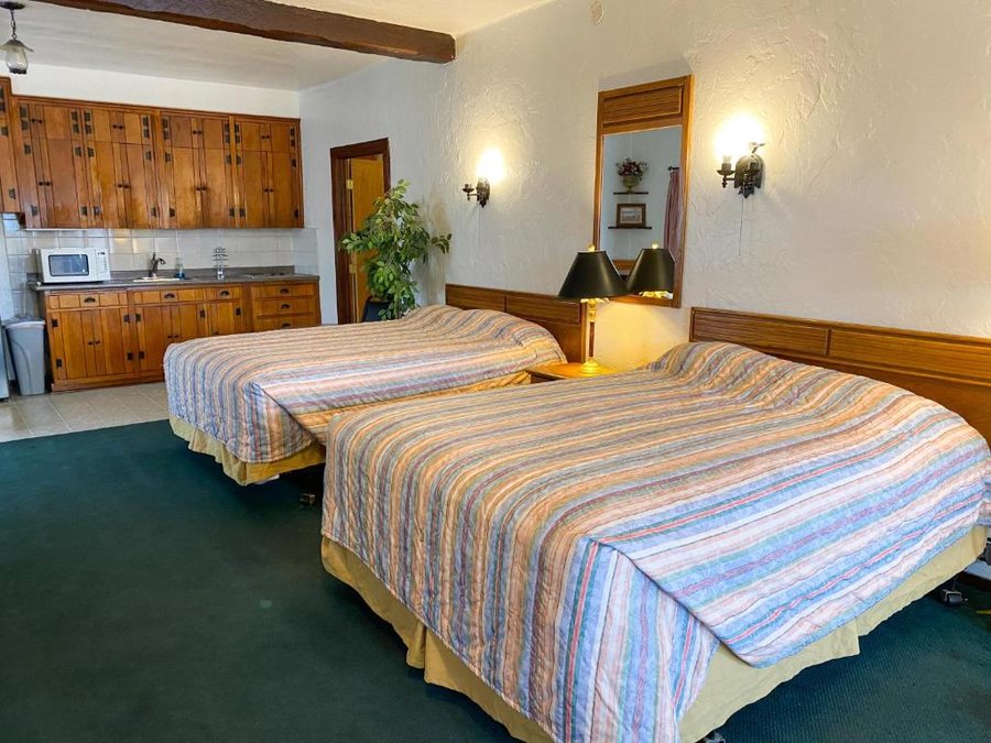 Cheyenne Guest Inn — Guest room