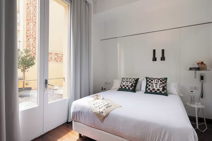 Chic basic Lemon Boutique Hotel Barcelona Catalonia — Guest room