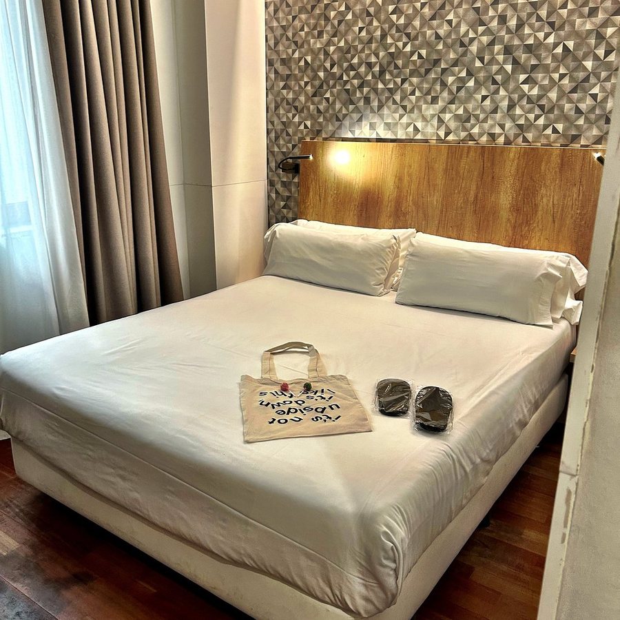 Chic basic Tallers Barcelona Catalonia — Guest room