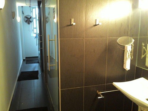 Chic Capsule Otel — Bathroom