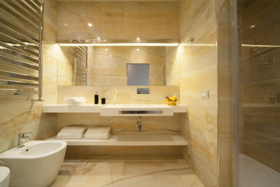 Chic Town Luxury Rooms — Bathroom