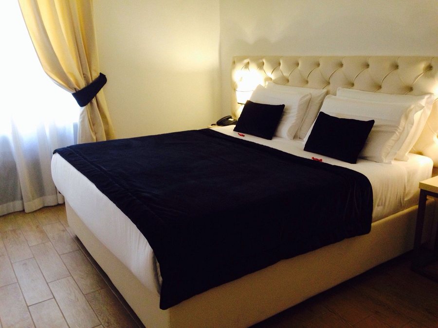 Chic Town Luxury Rooms — Guest room