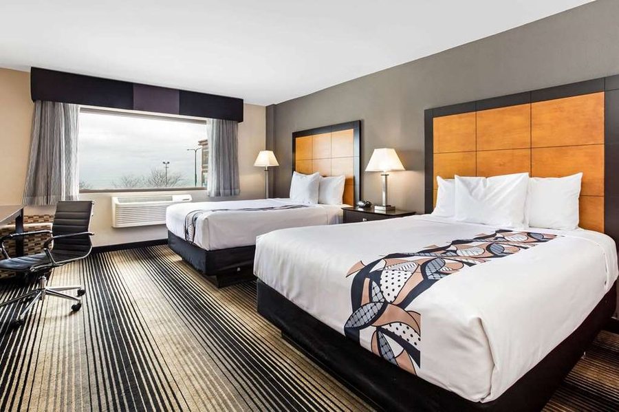 Chicago Lakeshore Hotel Chicago Illinois — Guest room