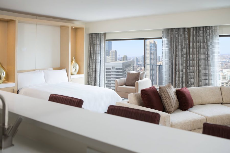 Chicago Marriott Downtown Magnificent Mile — Guest room