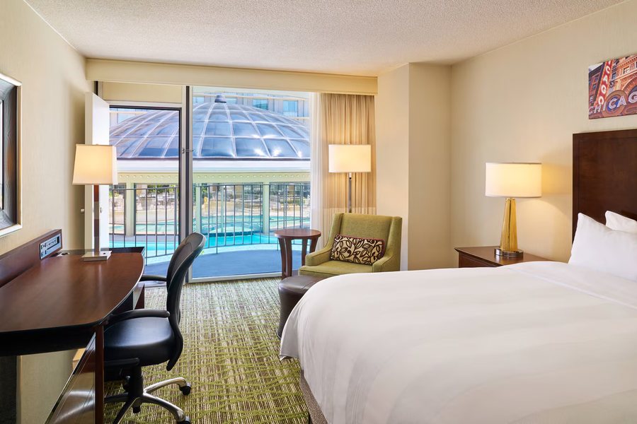 Chicago Marriott Suites O Hare — Guest room