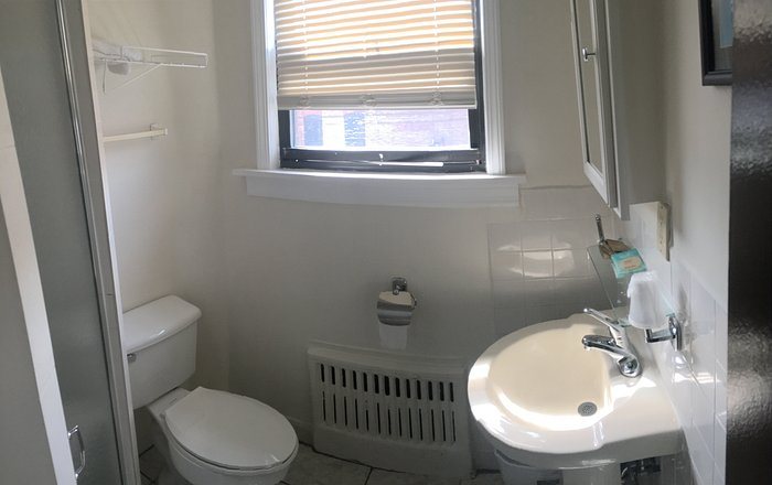 Chinatown Hotel Chicago Illinois — Bathroom