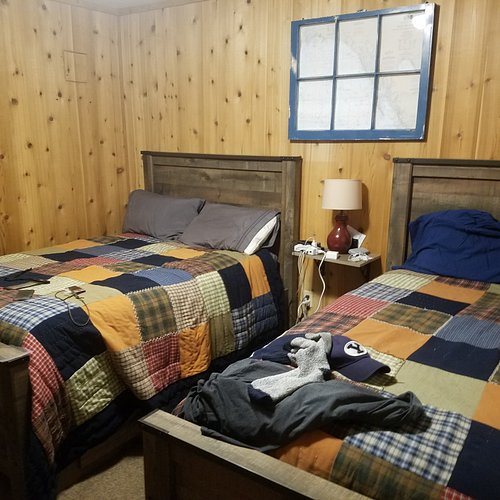 Chinook Shores Lodge — Guest room
