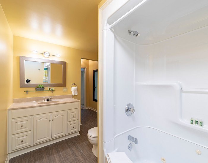 Chipman Inn — Bathroom