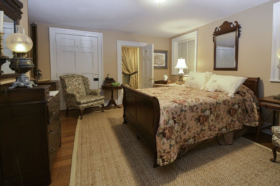 Choctaw Hall — Guest room