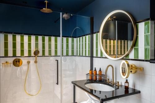 Chouchou — Bathroom